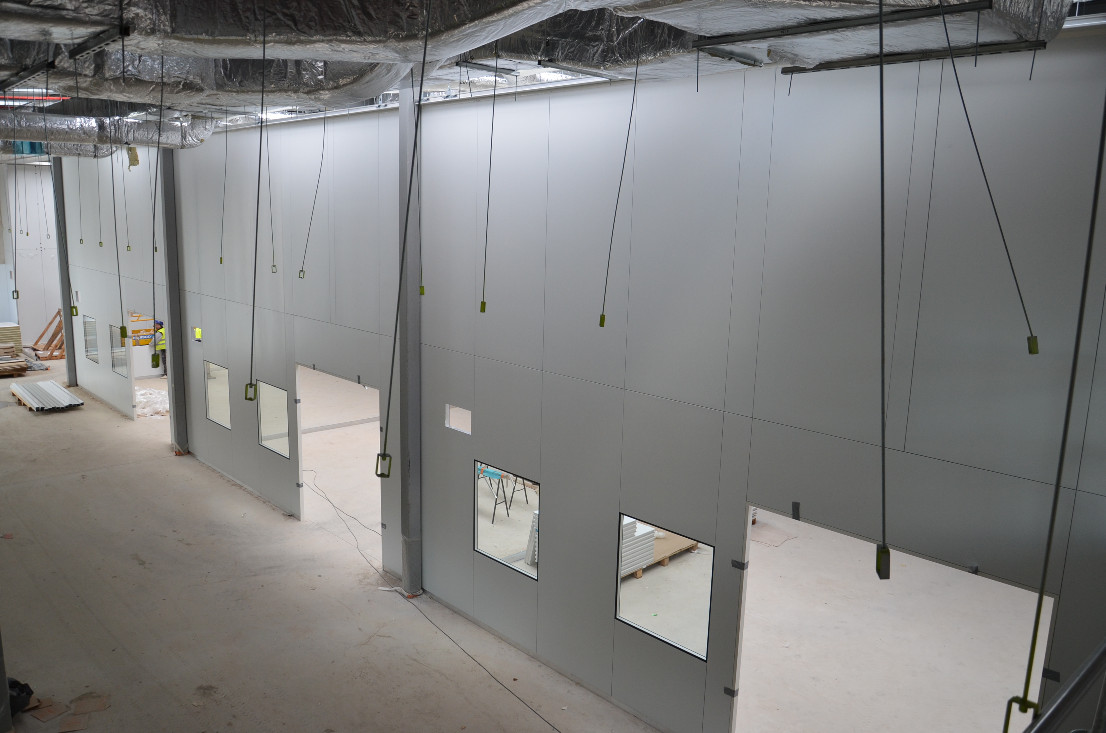 Cloisons de salle blanche en montage